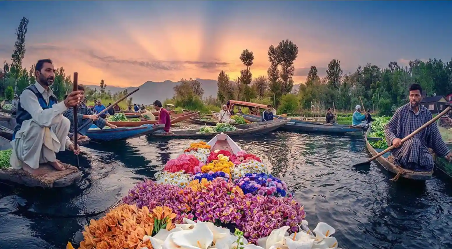 Kashmir Dal Lake Floating Market