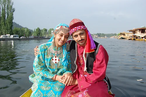 Kashmir Honeymoon couple